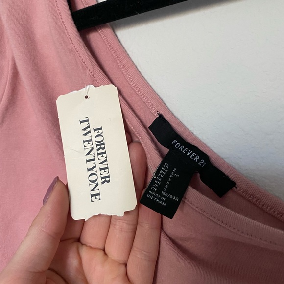 Forever 21 Off-Shoulder Top - Picture 4 of 8